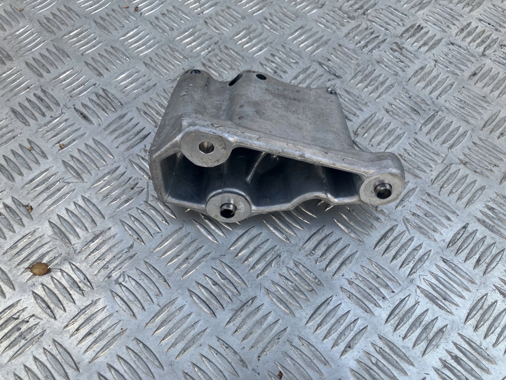 фото №2, Кронштейн двигуна bmw 1 f40 1.5 i