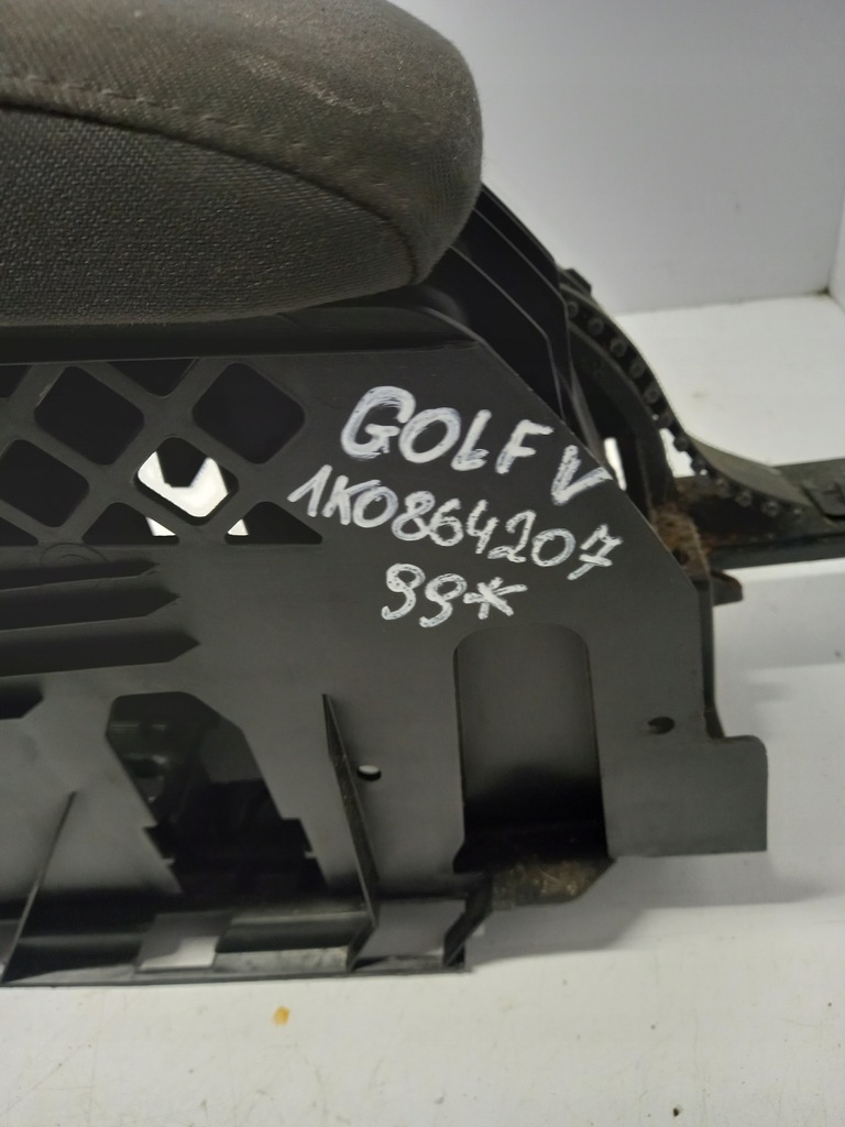фото №5, Подлокотник vw golf v 1k0864207
