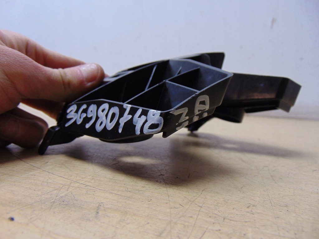 фото №13, Направляющая кронштейн бампера левый задняя vw passat b8 kom