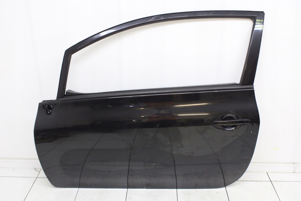 фото №1, Toyota auris 3d 06r- дверь левая передние левый перед 209