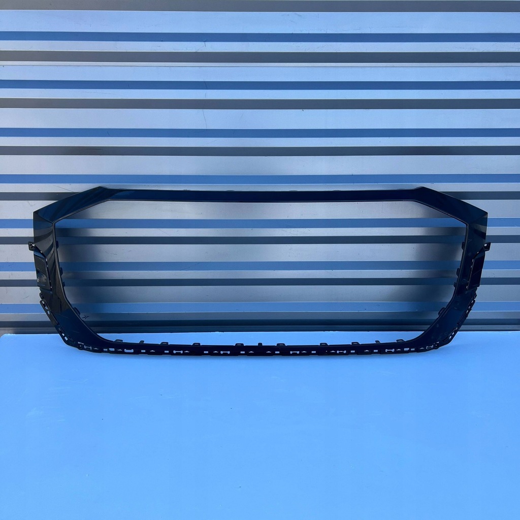 фото №1, Рамка решётка audi q8 4m8 4m8807725