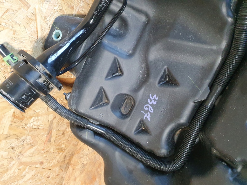 фото №3, Mazda 2 bak / бак топлива