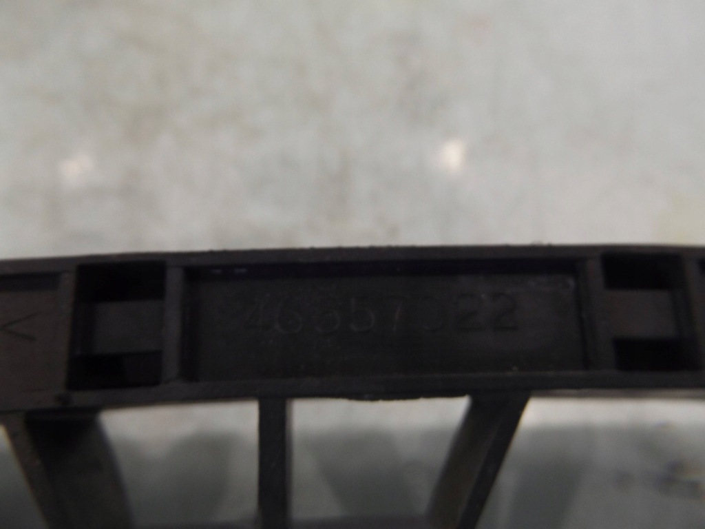 Alfa 147 3d напрямна скло лівий перед Ціна