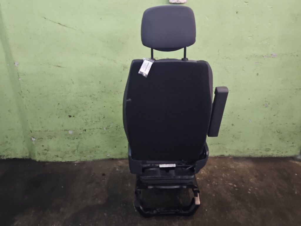 Сидіння лівий перед водія renault master iii 10-24 eu 3d пневматичний Зі Шроту