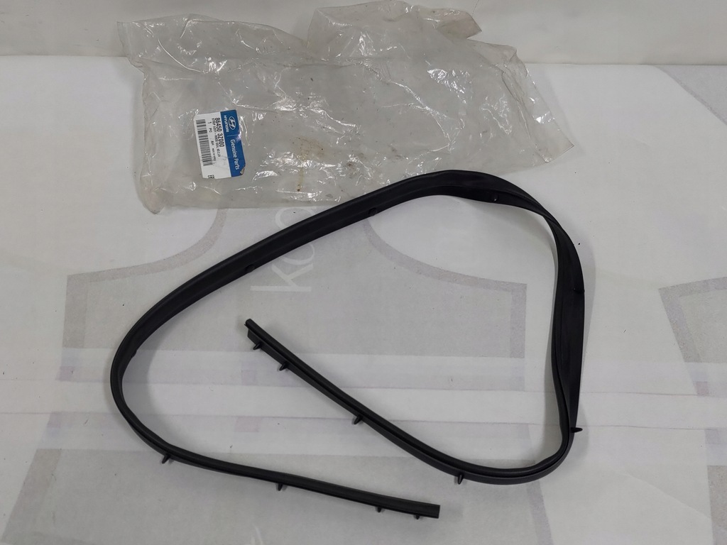 фото №1, Hyundai i40 прокладка капот 86450-3z000