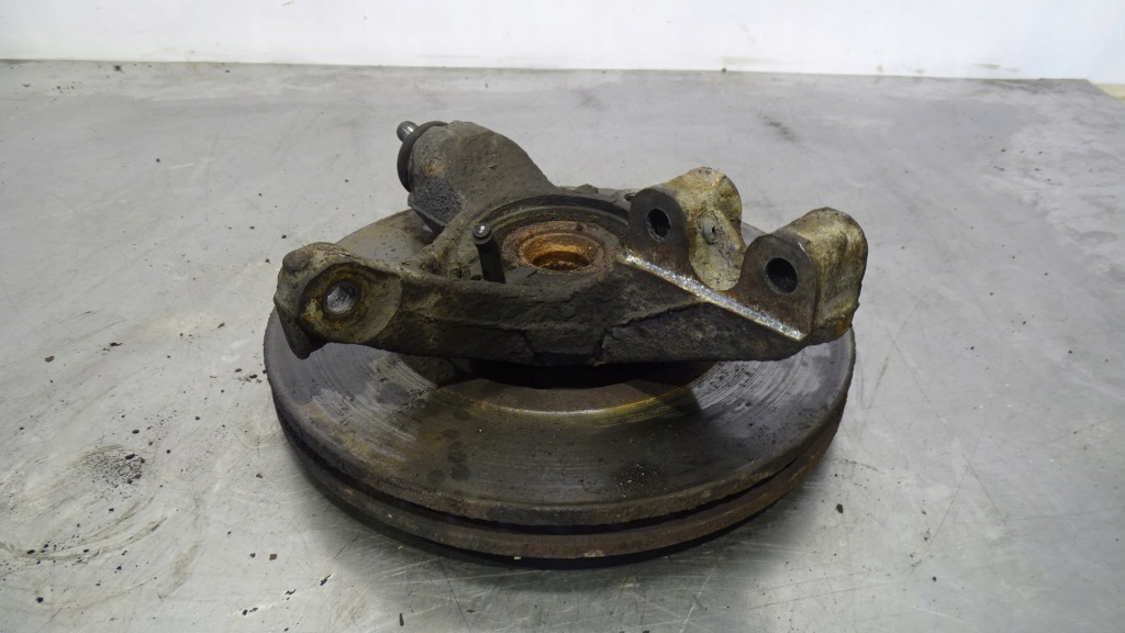 Поворотный кулак ступица правый перед citroen c4 picasso 1.8 Киев