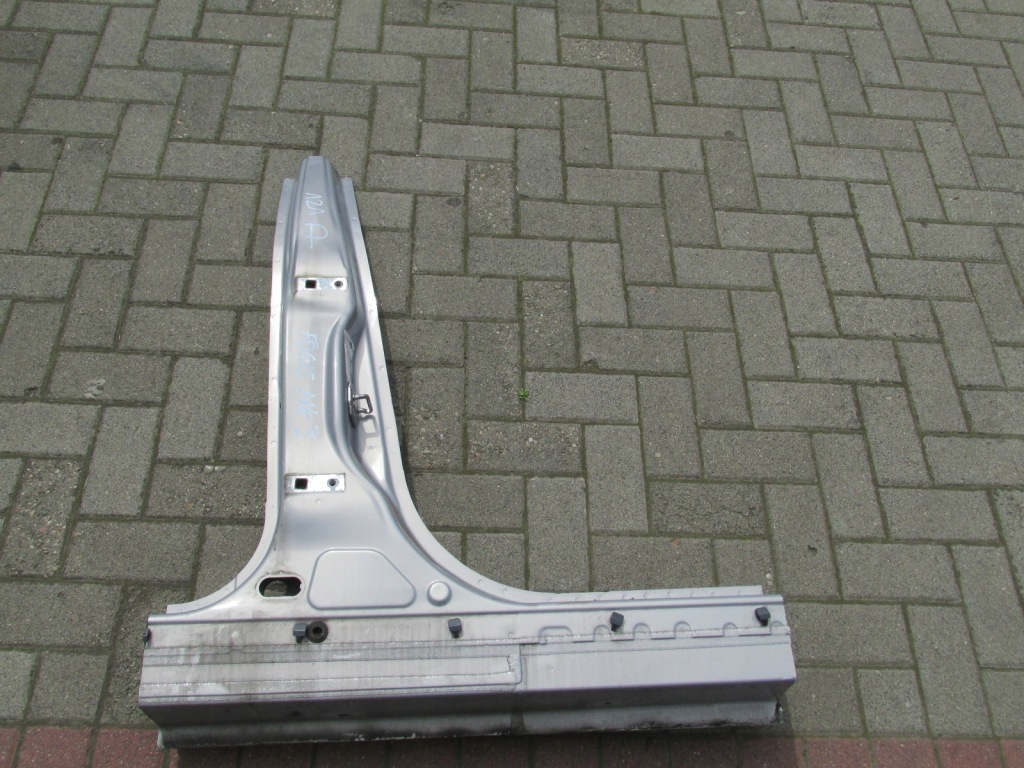 Стойку порог правый  focus mk3 универсал hb 2013 год Оригинал