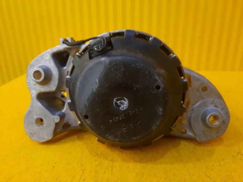 фото №3, Mercedes sl r232 кронштейн подушка двигателя