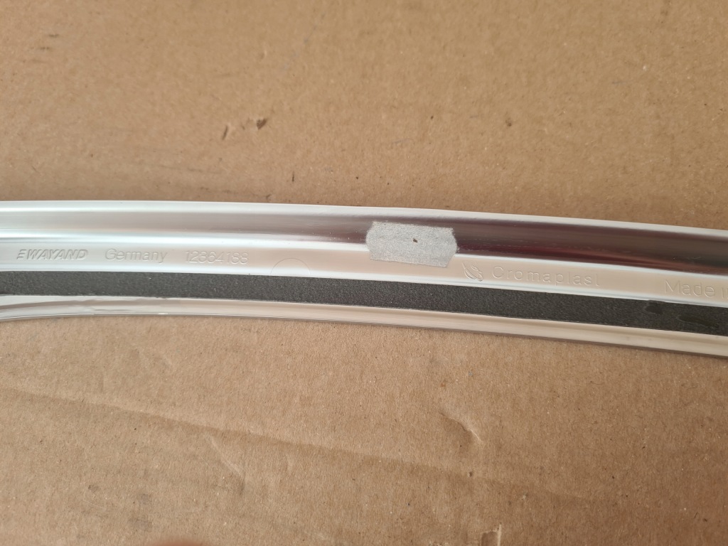 фото №8, Mercedes gt w190 молдинг захист поріг багажника