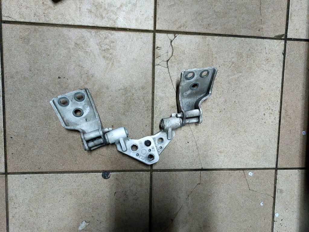 фото №1, Петлі двері правий задня крило partner iii 08-18