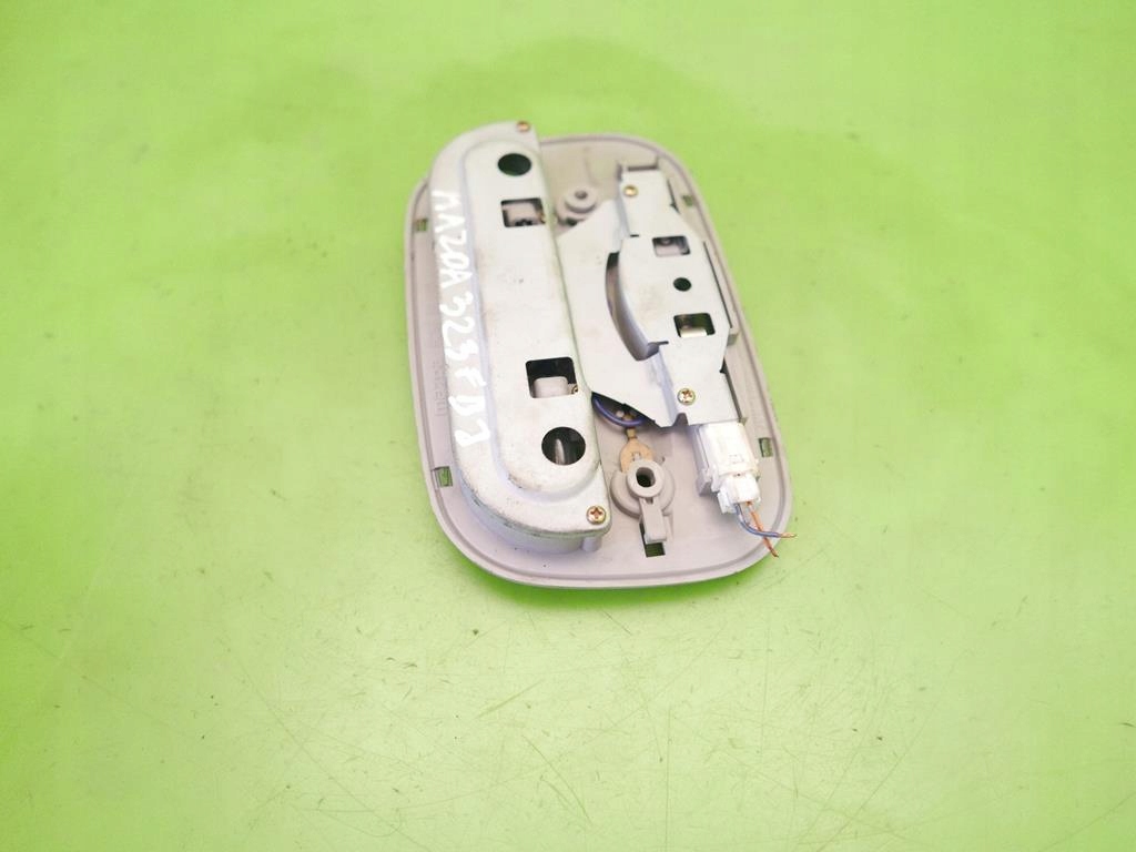 фото №8, Лампа освітлення кабіни перед mazda 323f bj 00-