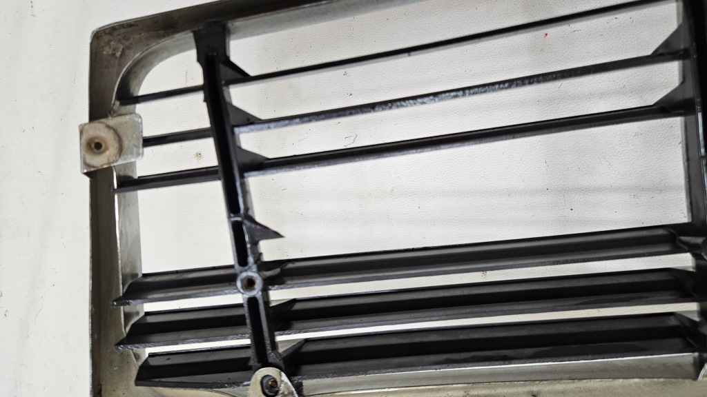 Решітка радіатора решітка радіатора решітка радіатора mercedes sl w107 a1078881523 Оригінал