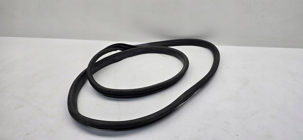 фото №1, Mercedes gla w156 x156 прокладка двері лівий задня кузовна