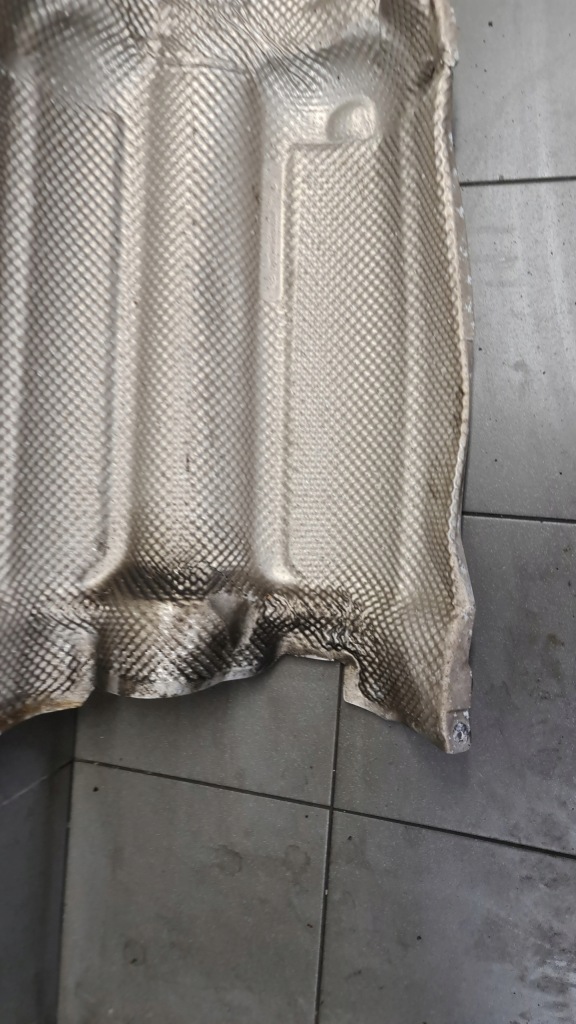 Накладка теплова вихлоп bmw e65 рестайлінг  3.0d 7036674 Зі Шроту