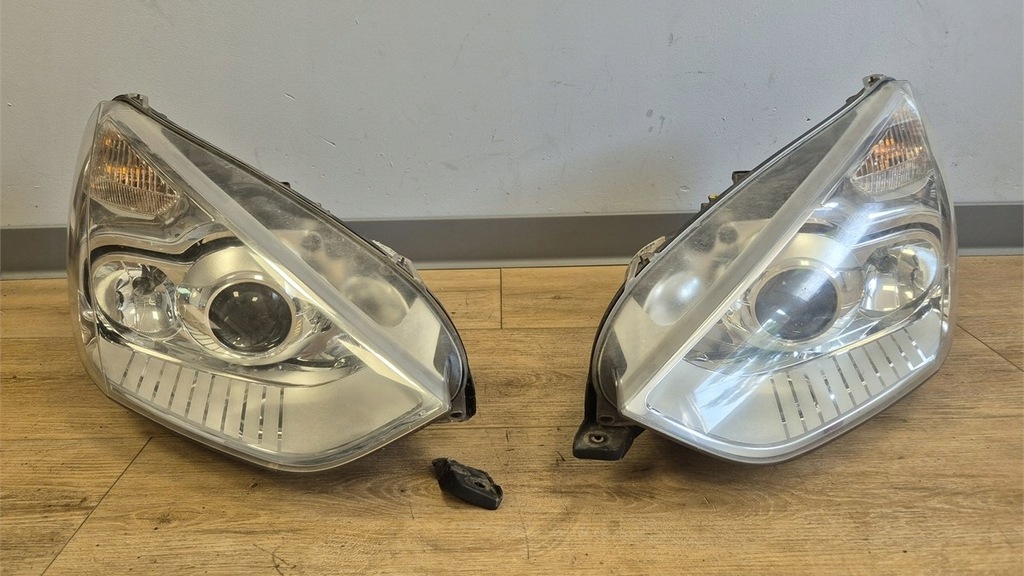 фото №1, Ford s-max galaxy lift 10-14 лампа правая + левая перед ксенон kpl демонтаж