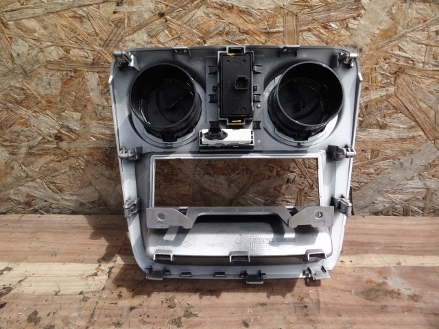 фото №2, Dacia lodgy 2013 рамка радио воздуховод оригинал