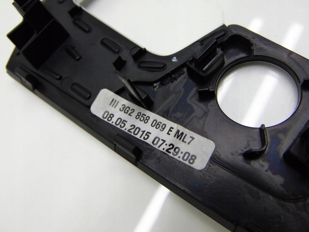 фото №5, Защита радио volkswagen оригинальный номер 3g2858069e