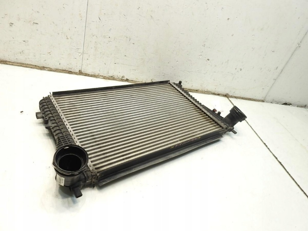 Радіатор інтеркулер vw touran 1t3 рестайлінг  1.4 tsi 1k0145803t Зі Шроту