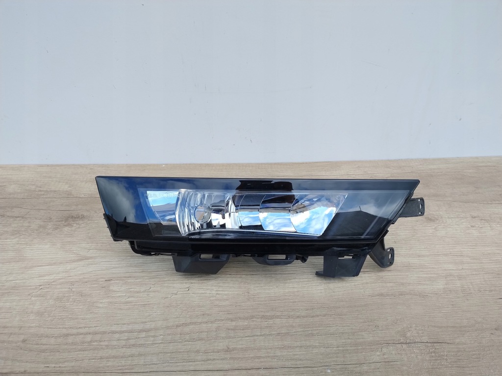 фото №1, Правый противотуманная фара nówka orygiał skoda rapid lift 17-21