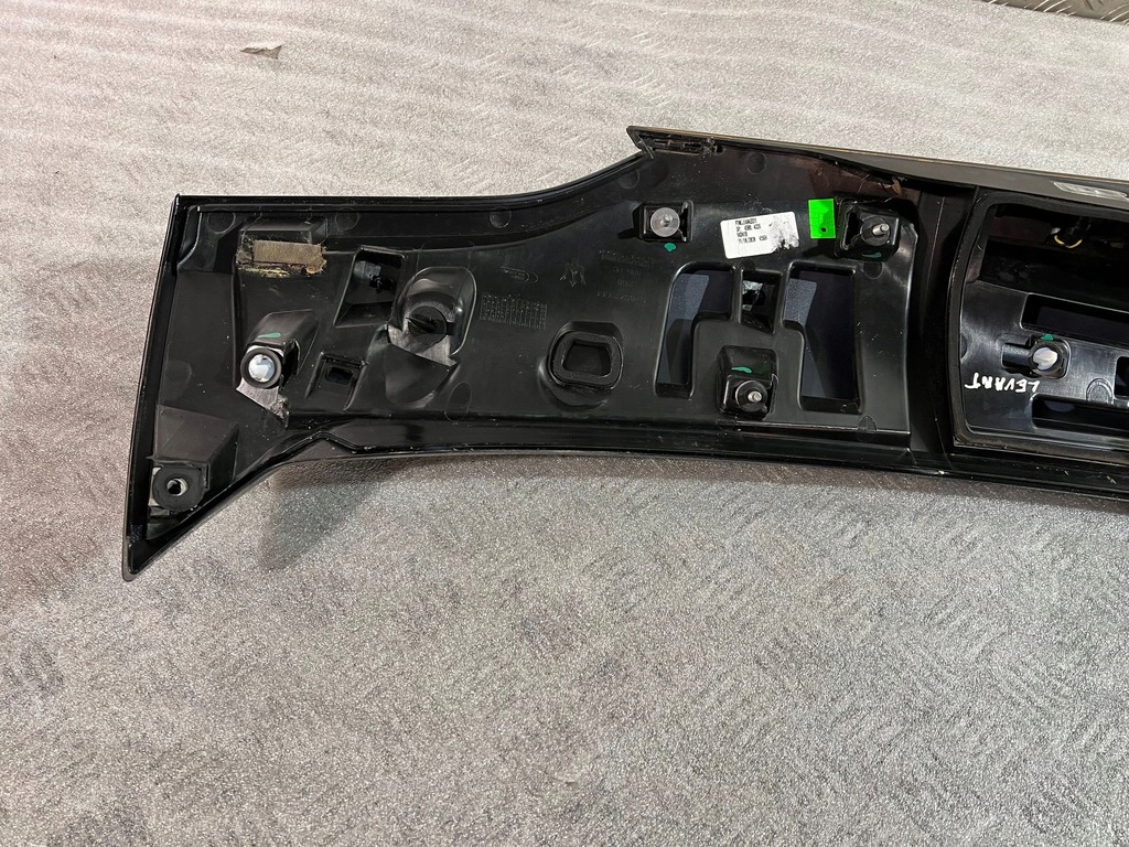 фото №10, Maserati levante 2020 обшивка / оббивка задній кришки багажника