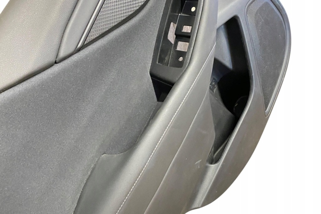 Обшивка задних левых дверь subaru outback br 94220an01a 2.5l бензиновый в Украине