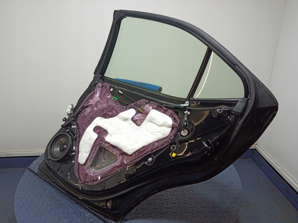 Lexus is 3 xe30 дверь задняя правое  задняя 212 Доставка