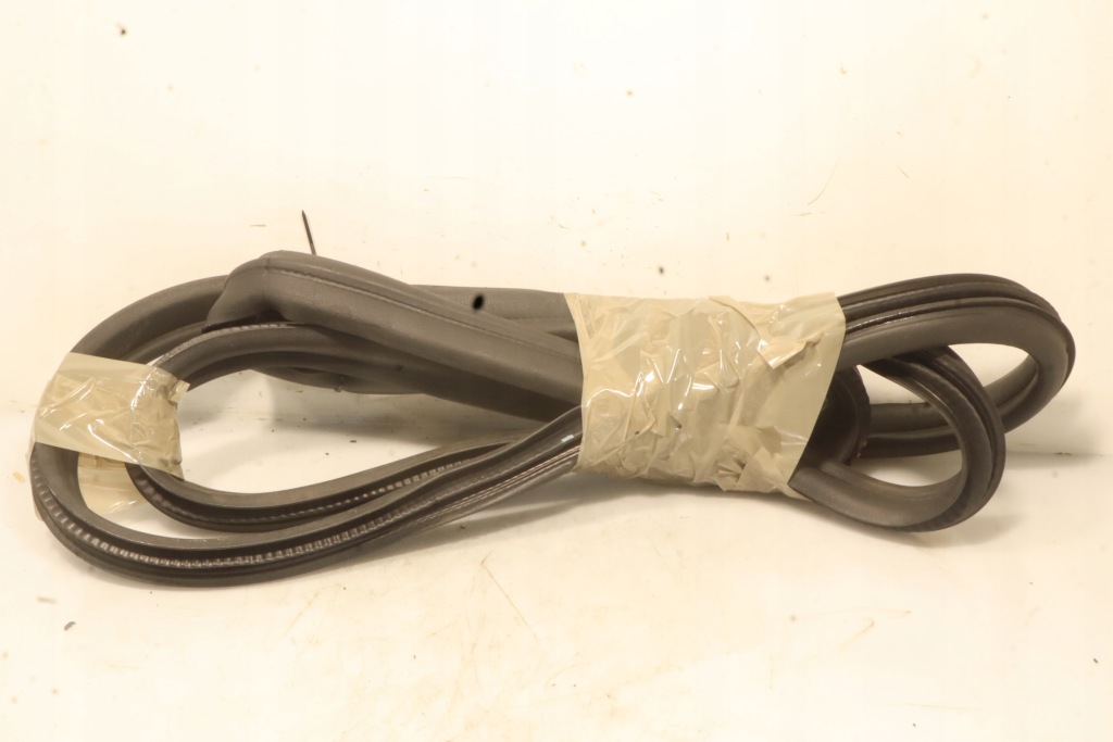 фото №1, Прокладка дверь левая передняя skoda fabia iii 6u0867365f