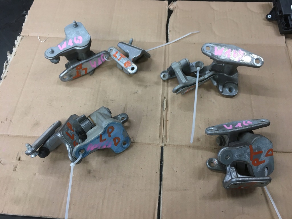 фото №1, Петля петлі двері лівий задня mercede w169 lak 748