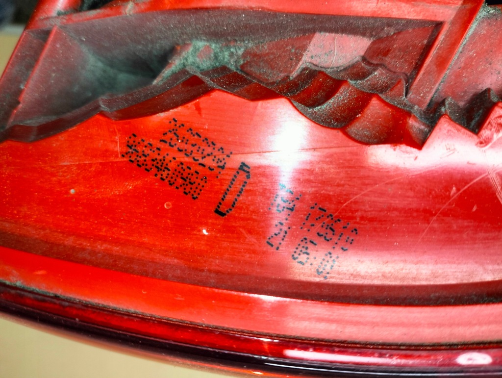 фото №8, Лампа задняя правая + левая w крышка багажника peugeot 3008 i lata 2009-2013