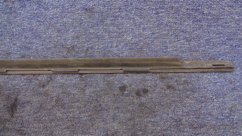 Купити Молдинг ущільнювач двері alfa romeo giulietta 2010- ліва задня хром