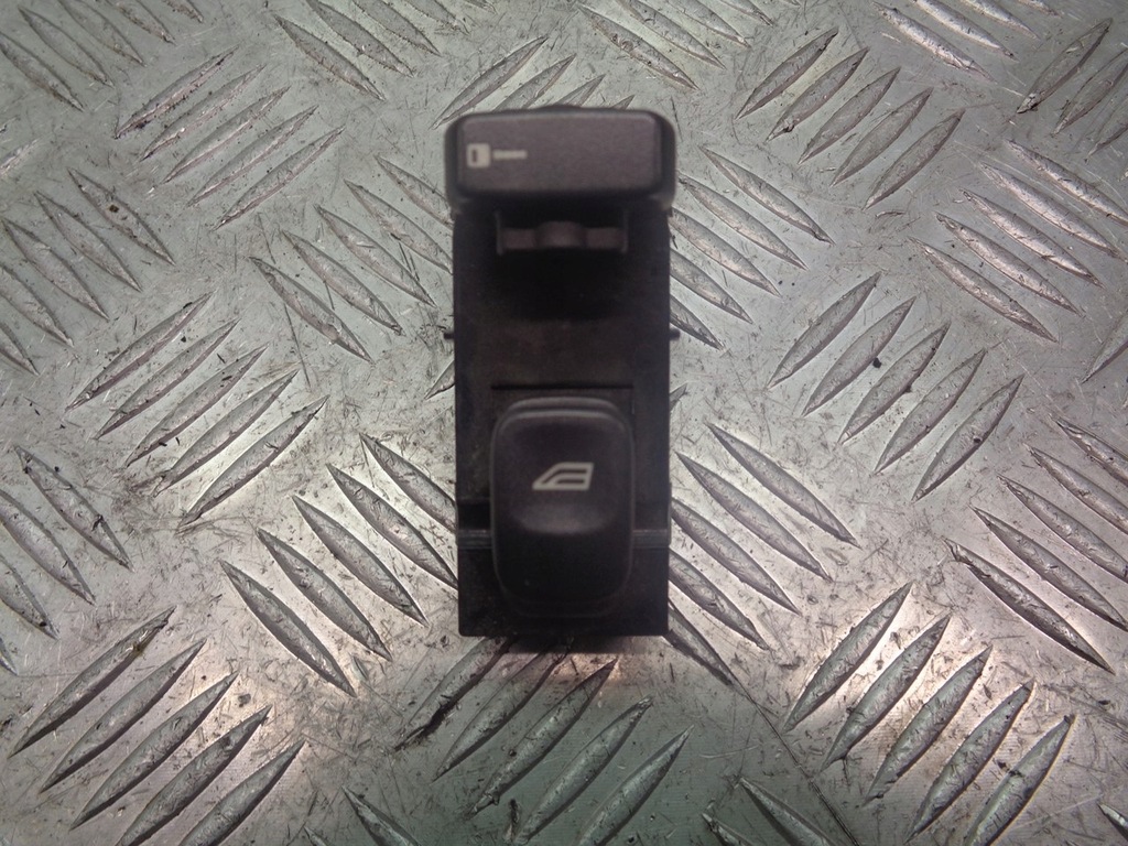 фото №1, Переключатель стекло правый перед volvo v40
