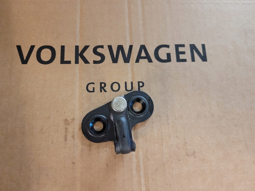 фото №1, Засов замка крышки задняя touareg transporter camper оригинал 7h0827512a