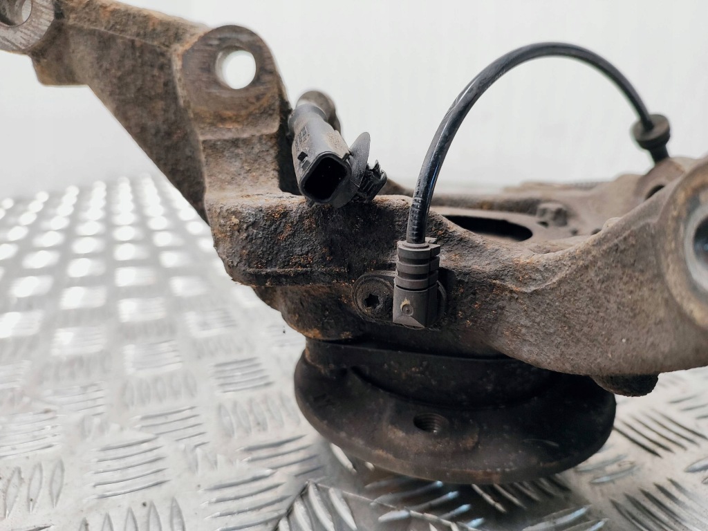 фото №7, Opel vivaro 2016 перед сторона правая ступица колеса передний