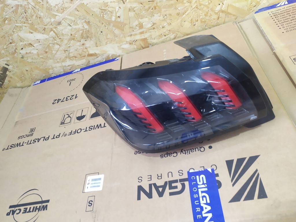 фото №1, Лампа задняя левая peugeot 208 ii