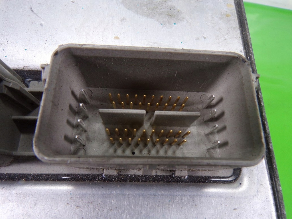 Купить Volvo v50 1.8 16v 125km бортовой компьютер блок управления двигателя 30743371