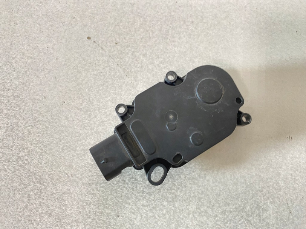 Моторчик привід жалюзі шторка renault twingo iii 2014- Оригінал