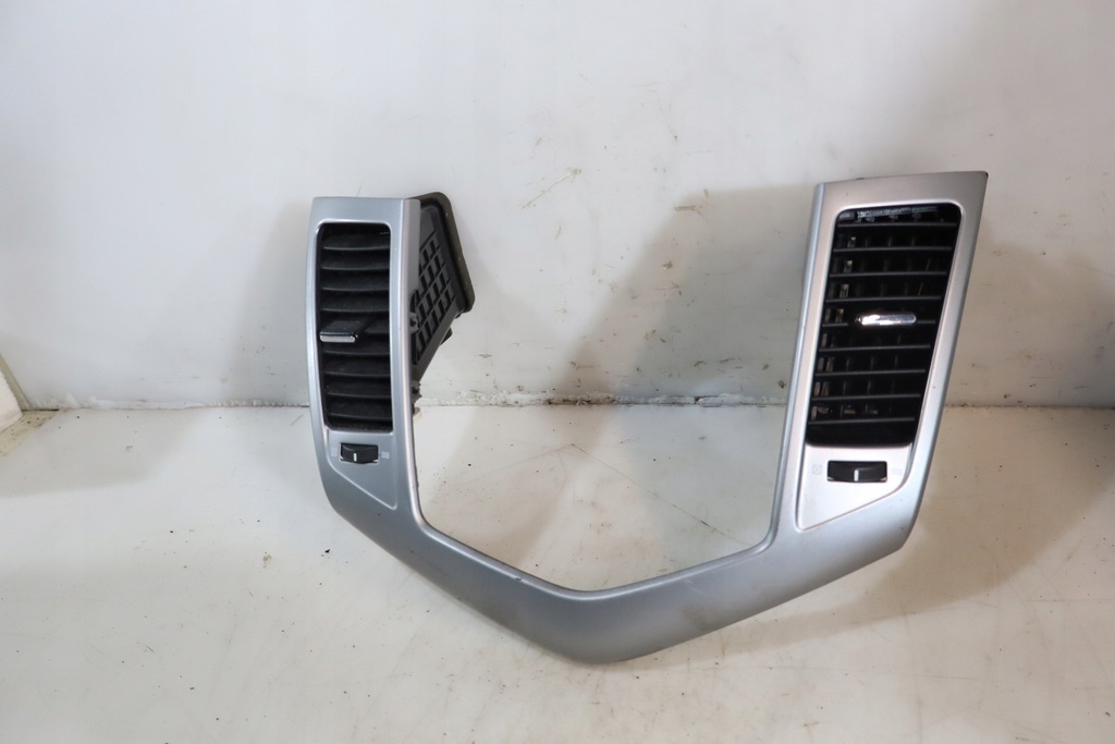 фото №1, Решётка обдув средняя chevrolet cruze