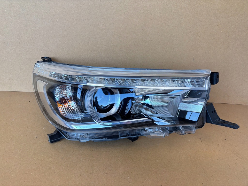 фото №1, Toyota hilux xiii lift лампа правая перед