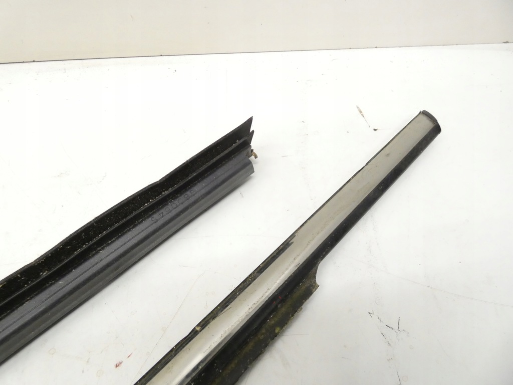 фото №4, Mini r60 молдинг ущільнювач двері лівий перед хром