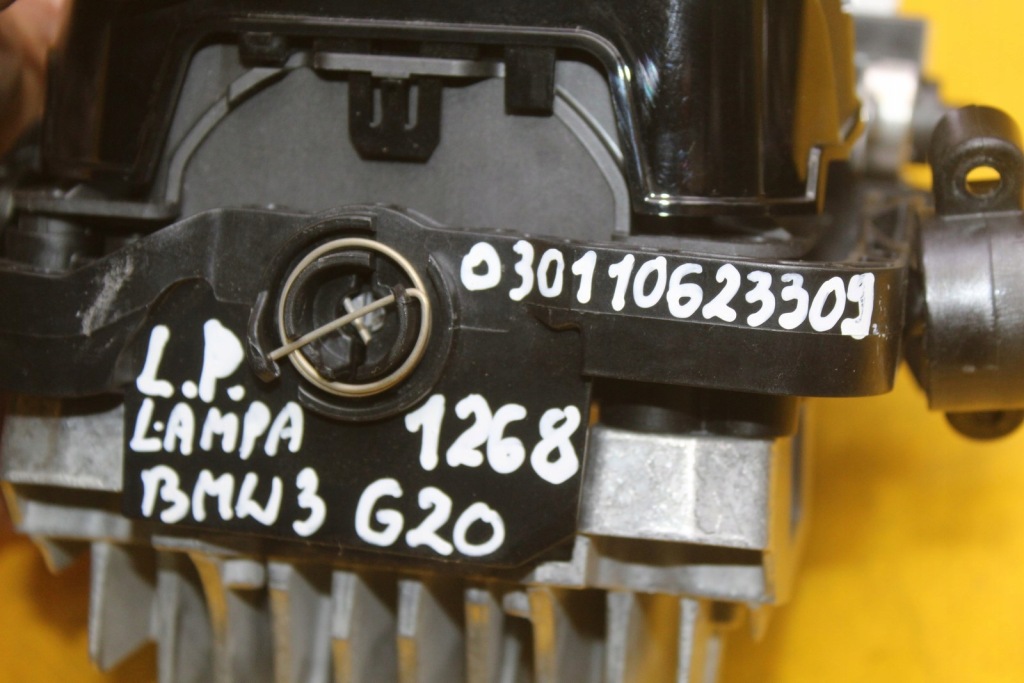 Линза лампы левый перед bmw 3 g20 g21 030110623309 9481701 в Украине