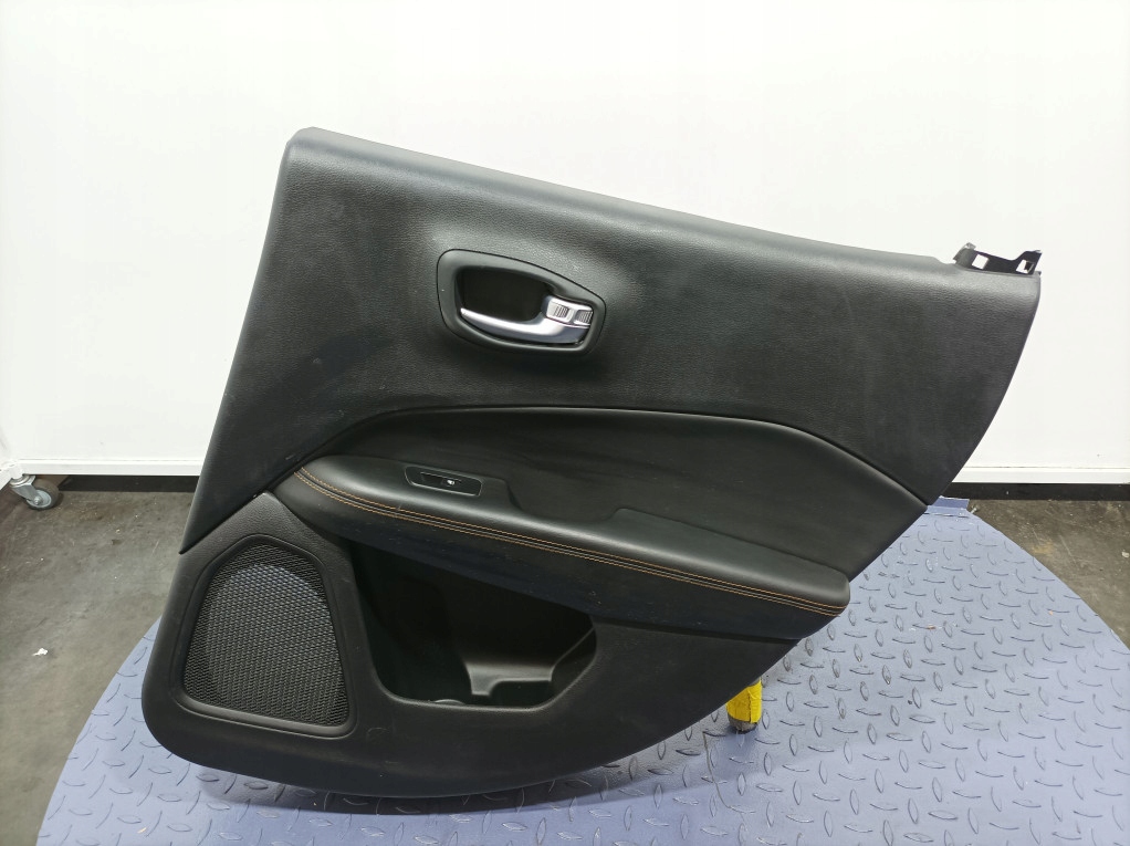 фото №1, Jeep compass ii 17- обивка обшивка дверь задняя правый кожа