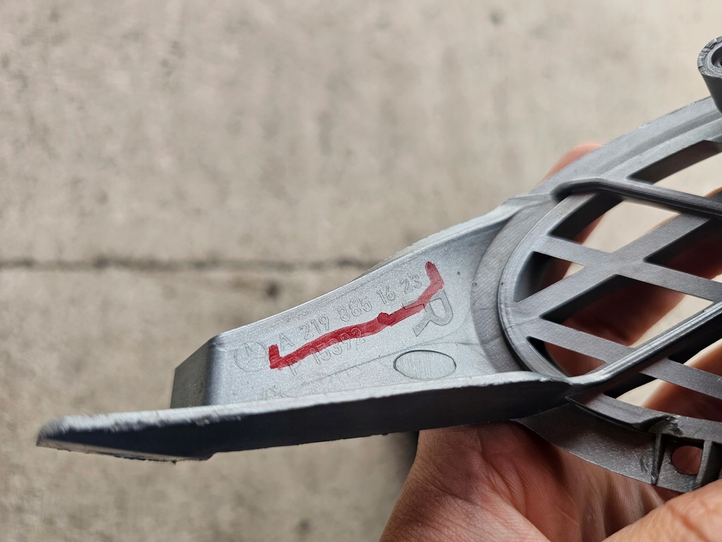 фото №16, Mercedes cls c219 lift решітка бампера передній права a2198851623