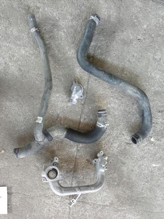 фото №1, Mustang gt wąż радіатора корпус термостата труба