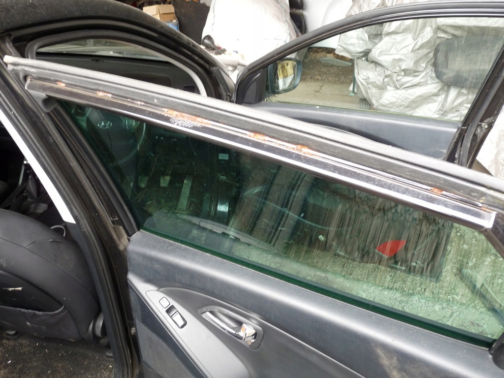 фото №7, Hyundai ix35 дверь правое задние правый задняя 1k 09-