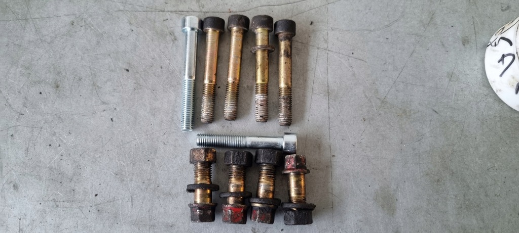 фото №1, Болты крепления вала передний terracan 2.9