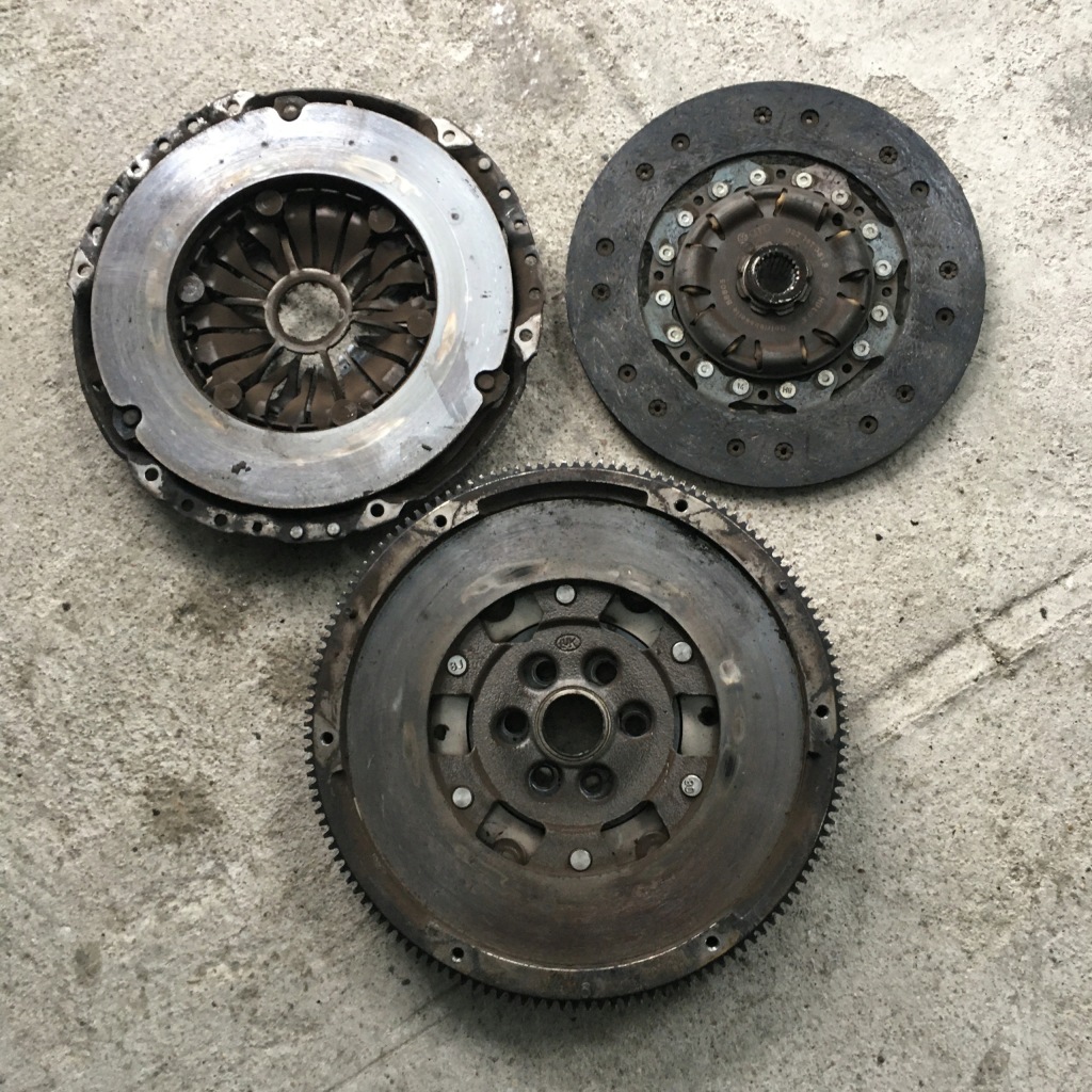 фото №1, A3 2,0 tdi cr cbab 140km маховик з двома масами зчеплення комплект