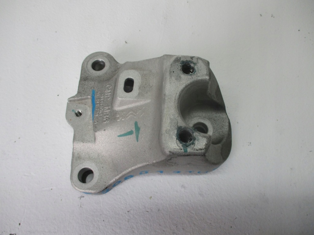 фото №1, Кронштейн peugeot 208 ii 1,2thp 9824272980