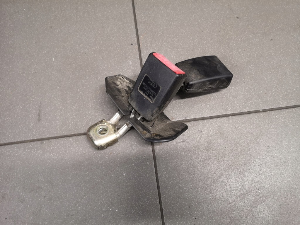 фото №1, Кліпса поперечина задня audi a4 b6 8e0857739