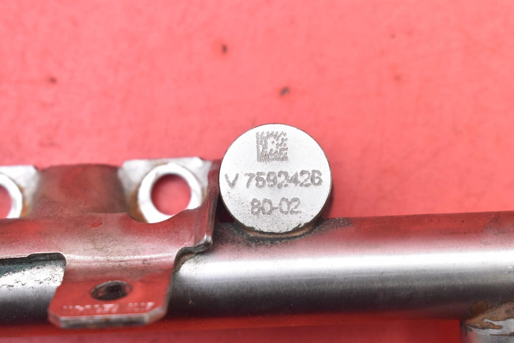 Молдинг упорскування v7592426 7537319-05 bmw f20 1.6i 136 km 11-15 Зі Шроту