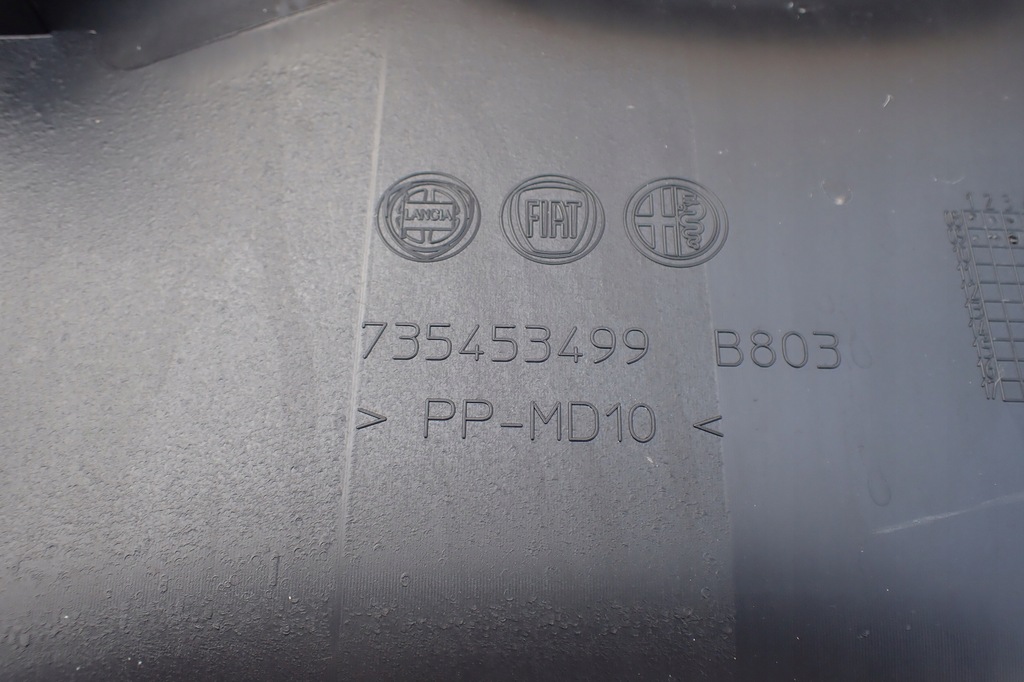 фото №10, Обивка защита крышки задний lancia delta 3 iii 2008-2014r.